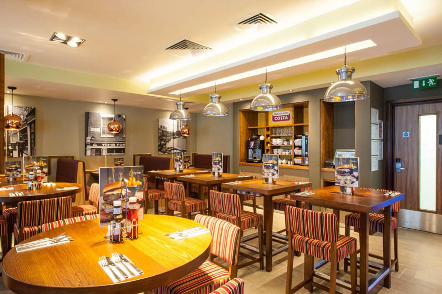 Premier Inn London Hackney ภายนอก รูปภาพ